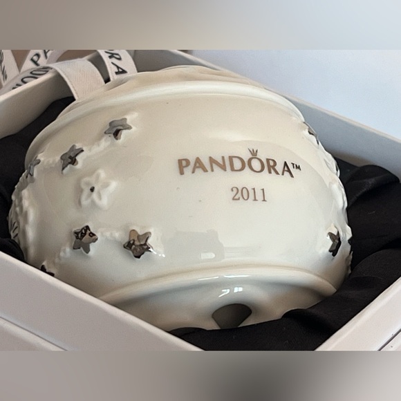 Pandora 2011 Porcelain Ball Christmas Tree🎄 Ornament w Ribbon & Original Box 🎁 - Picture 6 of 14